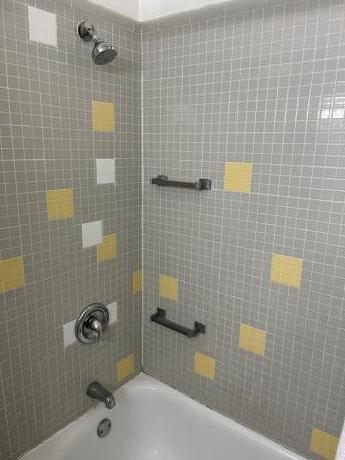 Bravo Inn Greensboro - Bathroom